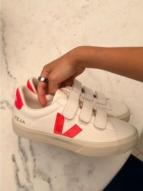 Veja Recife Logo Leather Sneaker in Extra White/Pink
